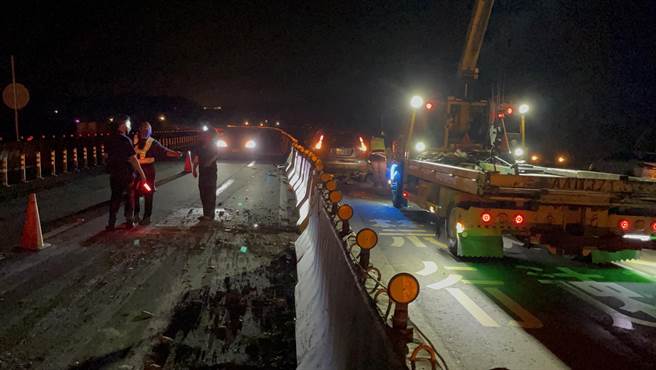 台61線西濱快速道路後龍段因橋梁改建工程封路改道，已發生4起重大車禍。（讀者提供／謝明俊苗栗傳真）