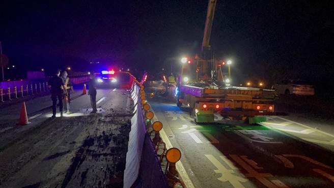 台61線西濱快速道路後龍段因橋梁改建工程封路改道，已發生4起重大車禍。（讀者提供／謝明俊苗栗傳真）