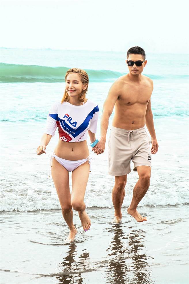 FILA涼感圓領T恤（左），1680元；超潑水平織短褲（右），1980元。（FILA提供）