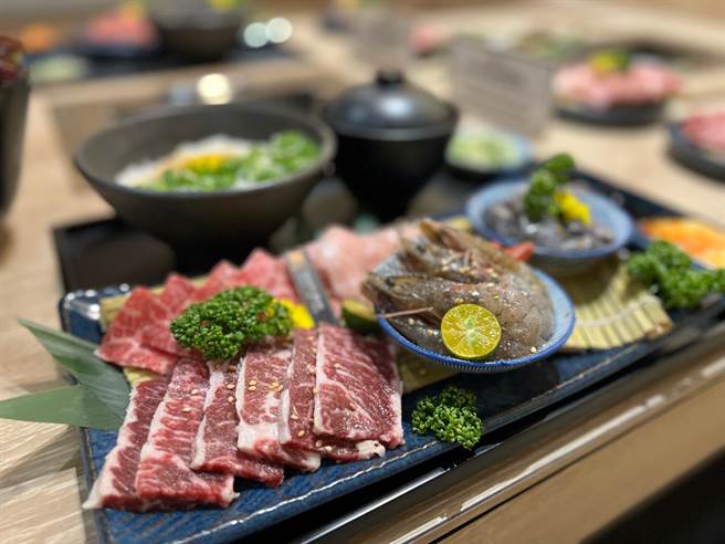 烧肉Smile提供23款个人烧肉套餐。（柯宗纬摄）