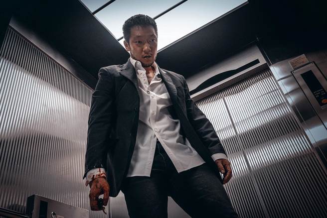 孙锡求在《犯罪都市2》饰演凶恶残暴的终极大反派「姜海相」。（车库娱乐提供）