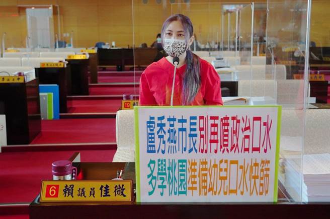 台中市议员赖佳微表示，鼻腔快筛剂容易造成不适感，呼吁台中市府发放孩童唾液快筛剂。(赖佳微提供／林欣仪台中传真)