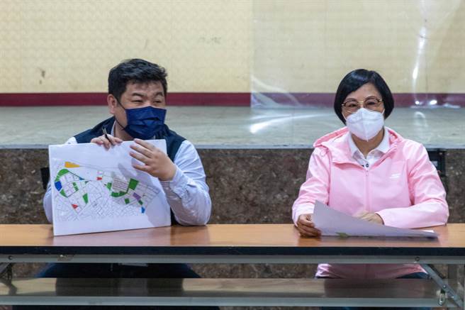 新北市议员李翁月娥今日针对民族路408巷停车场进行会勘，并在座谈会上痛批错误的政策比贪污可怕。（李翁月娥服务处提供）