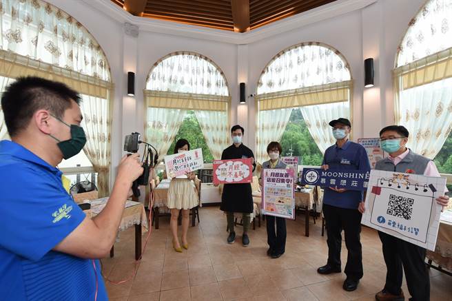 苗栗县副县长邓桂菊透过直播宣导世界月经日（苗栗县政府提供／李京升苗栗传真）