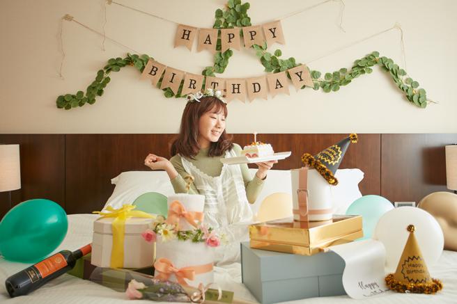 台北喜来登大饭店推出「双子寿星不哭哭」限量住房优惠，包含替寿星布置客房庆生。（台北喜来登大饭店提供）