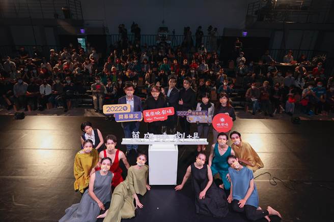 萬座曉劇場規格包括有22乘以14.3公尺、挑高5.5公尺的舞台空間，及組合式階梯觀眾席，可容納200位觀眾席次，基本燈光音響系統及後台演員休息空間。（曉劇場提供）