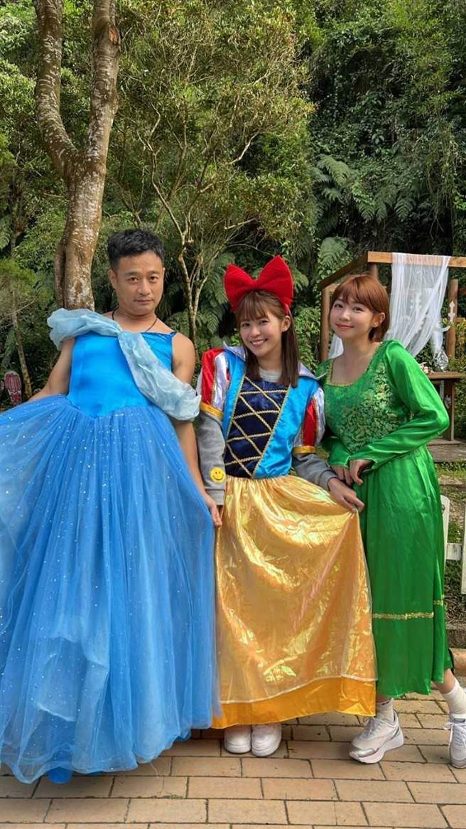 林佑星（左起）与「骄女姊妹」林萱瑜、曾智希。（中视提供）