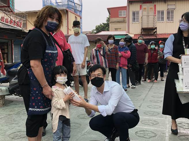 洪志恒希望唾液快筛剂让小朋友使用更舒适、安全。（李金生摄）