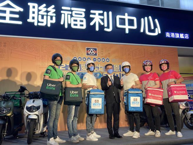 （全聯站穩最大生鮮電商平台，527感謝外送騎士服務將送出感恩餐袋。圖／李麗滿）