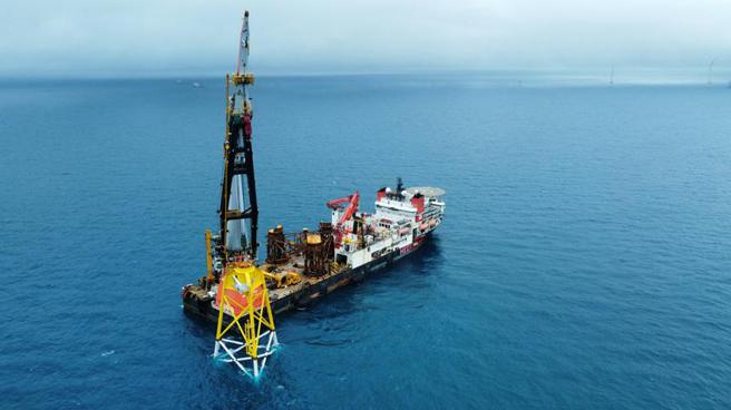 （大彰化西南第一階段離岸風場水下基礎全數安裝完成。圖／沃旭能源提供）