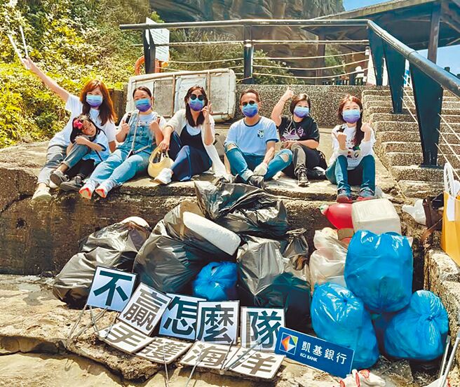 開發金控舉辦員工健走挑戰，鼓勵同仁走出健康、走入公益。圖／開發金控提供