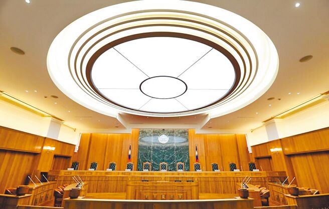 最高法院刑事大法庭（如图）25日作出裁定，未交监听报告，无证据能力。但若是迟交，则由法官审酌人权保障与公共利益轻重来认定。（本报资料照片）