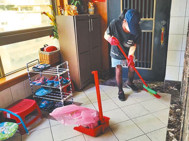 高雄市方舟就業服務協會會依街友身體狀況、過去職場背景及個人意願等，媒合街友適合的工作。（社團法人高雄市方舟就業服務協會提供／林雅惠高雄傳真）