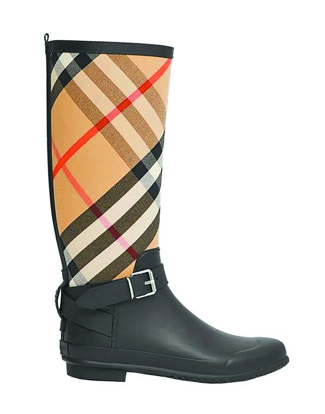 Burberry束带装饰House格纹拼橡胶雨靴，1万8200元。（Burberry提供）