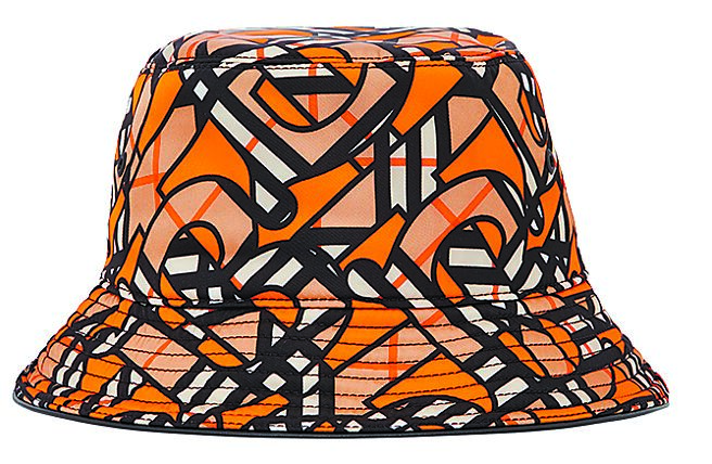 Burberry花押字印花尼龙渔夫帽，1万8200元。（Burberry提供）