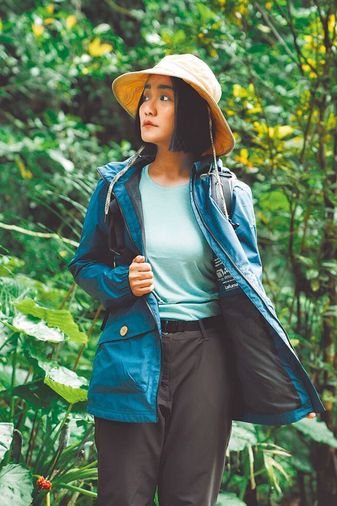 Lafuma推全新ECOLEAF防水外套，防水兼防风适合梅雨季穿搭，5680元。（Lafuma提供）
