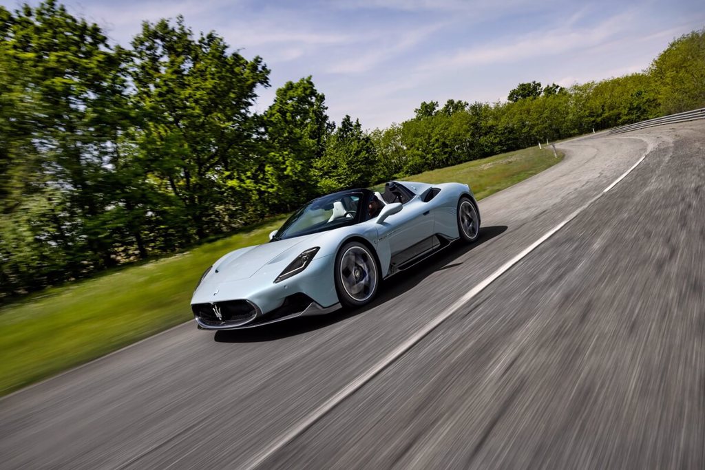 賽車性能與GT舒適的雙重靈魂，與風競速！Maserati MC20 Cielo問世(圖/Carstuff)