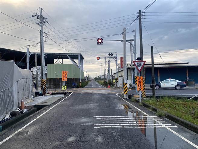 屏东新园乡26日清晨发生一起肇事逃逸事故，37岁梁姓妇人被撞后目前在加护病房观察中。（警方提供／谢佳潾屏东传真）