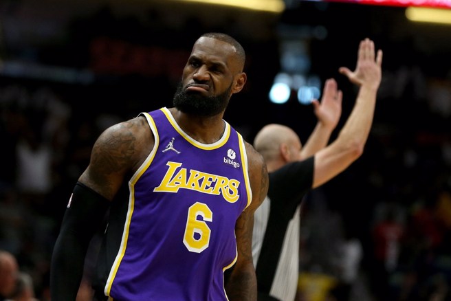 詹姆斯当前并不太满意湖人管理阶层的选帅状况。(路透资料照)