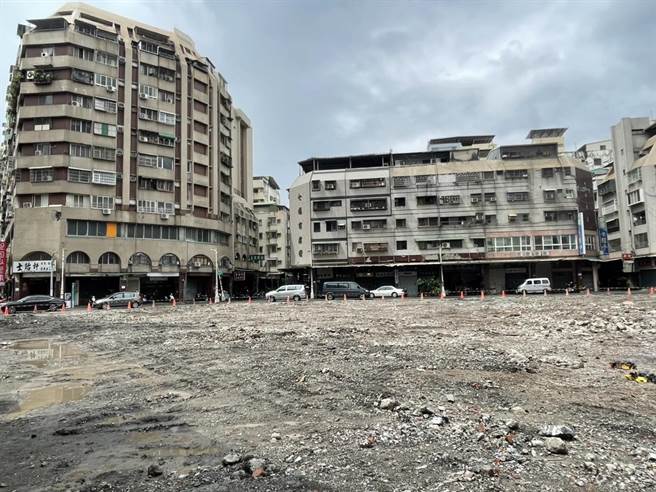 高雄市副市长林钦荣27日特地前往参加府北公园动土典礼，该座公园预计兴建100个工作天，于9月中旬完工，将会朝打造「高雄园」的方式设计，展现高雄在地特色。（洪浩轩摄）