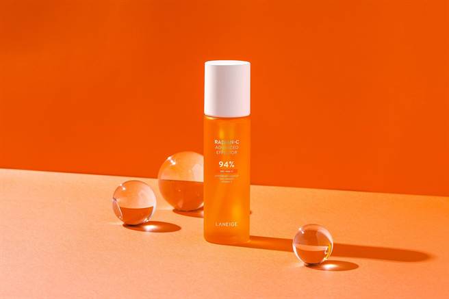 兰芝维他命C净肤焕顏精露。（兰芝提供）