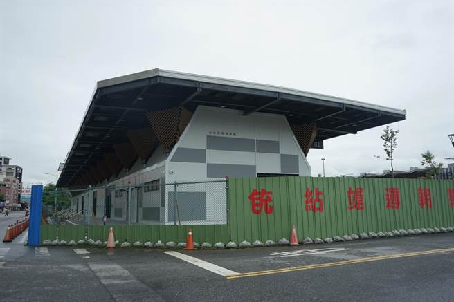 花蓮轉運站已進入收尾階段，5月底完工、6月底完成開始營運，周邊道路將改為單行道。（王志偉攝）