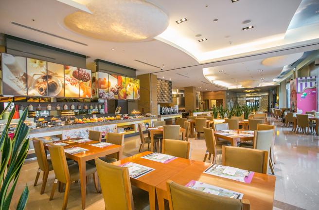 义大皇家酒店星亚自助餐厅匯集各式美食。（义大皇家酒店提供）