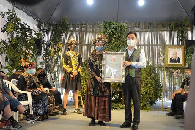 前国代高正治医师辞世，各界缅怀，原民会颁赠一等原住民专业奖章。（蔡旻妤摄）