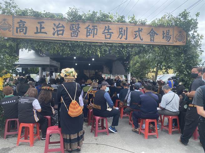 前国代高正治医师辞世，各界缅怀，原民会颁赠一等原住民专业奖章。（蔡旻妤摄）