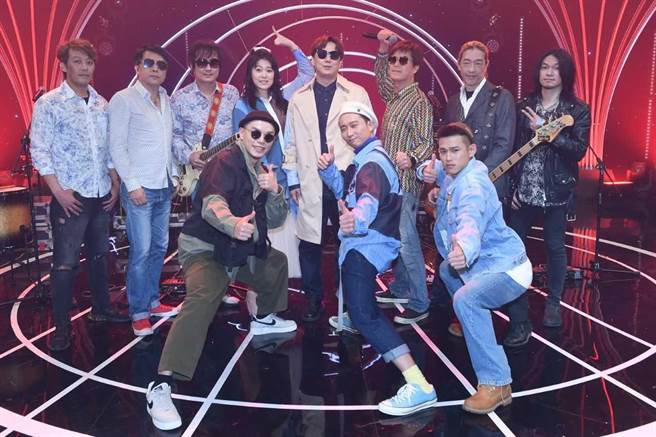 董事长乐团、草屯囝仔上萧煌奇、浩子与曹雅雯主持的节目。（华视提供）