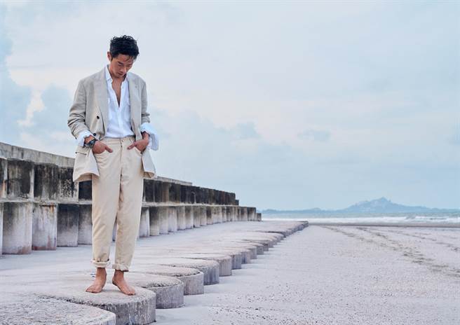 张栋梁预告新专辑将唱回情歌。（《品》马来西亚版提供）