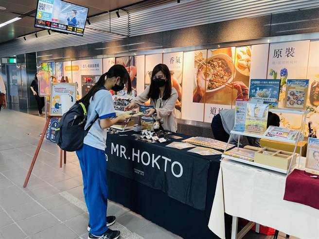 高雄捷运美丽岛站商圈月前重新装潢完毕，强势回归开幕，即日起推出首波集点、抽奖活动，到美丽岛商圈店家不限金额消费，即有机会抽最大奖「捷运30天无限搭」。（高雄市捷运局提供／崔正纲高雄传真）