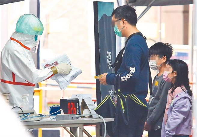 台北市教育局今宣布，北市校园从5月30日至6月12日仍维持应变防疫措施。（本报资料照片）