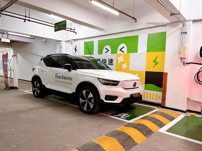 台电今天推出「电动车智慧充电示范场」，不过因建置成本高，旧社区大楼可能却步。(图／台电提供)