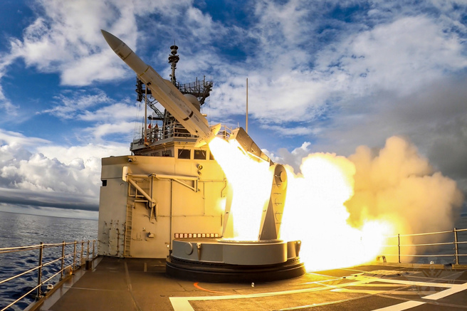 海军试射「标一飞弹」。（国防部提供）