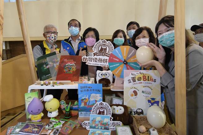 鹿港庆端阳27日上午揭开序幕，观光工厂也加入加码促销。（吴敏菁摄）