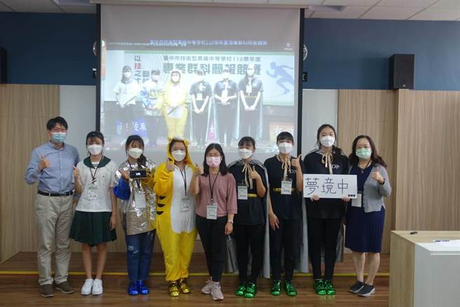 侨泰高中资料处理科参加台中市技术型高中专业群科简报竞赛，从40个参赛队伍中脱颖而出，勇夺第三名佳绩。（侨泰高中提供／卢金足台中传真）