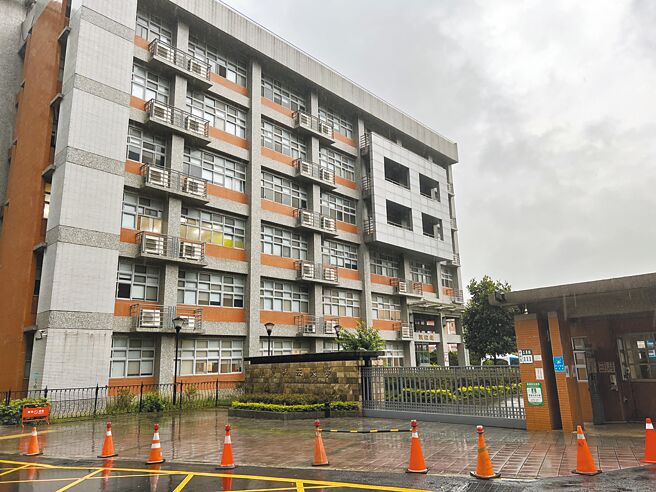 华夏科技大学否认将与台湾科技大学合併。图为华夏科大校门口。（王扬杰摄）