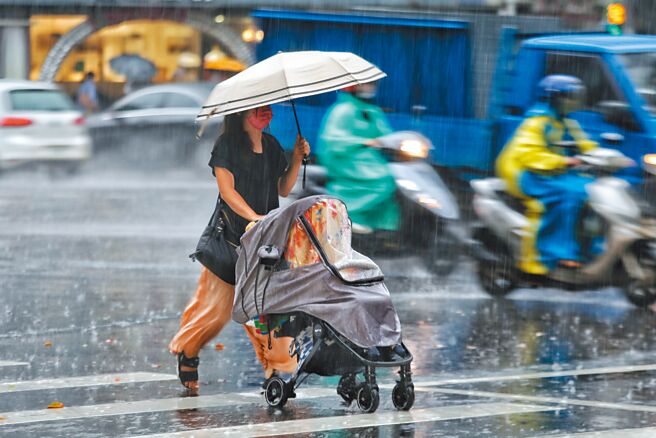 周四（16日）受鋒面影響，西半部地區整天都有降雨出現。（資料照／杜宜諳攝）