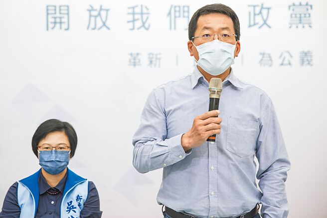 甄克坚初选民调落败，指控对手送口罩操控民调，当场宣布退出国民党。（罗浚滨摄）