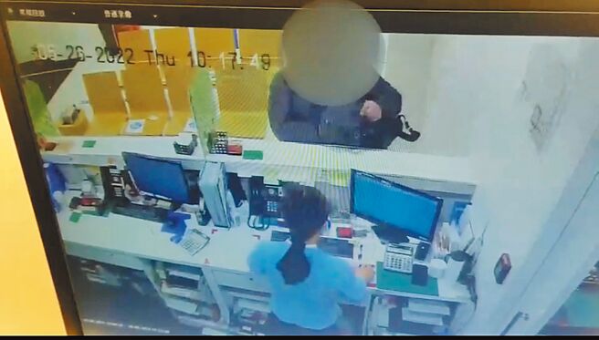 新豐鄉中興路渣打國際商銀26日發生搶案。（新湖分局提供／王惠慧新竹傳真）