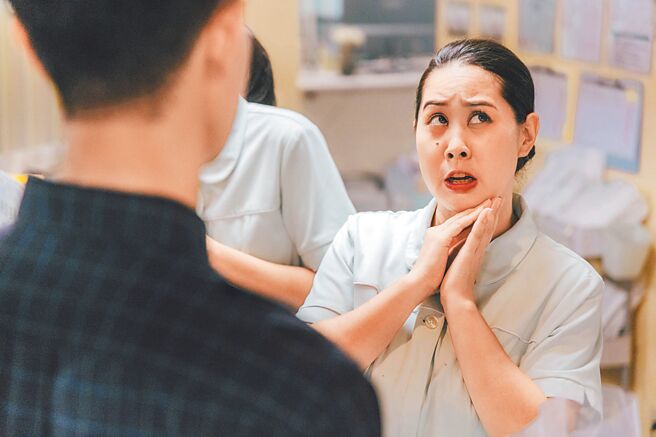 蘇瀅劇中暗戀的家明醫師至今未露臉，網友好奇心爆表。（公視提供）