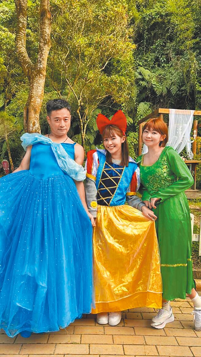 林佑星（左起）与「骄女姊妹」林萱瑜、曾智希上《飢饿游戏》。（中视提供）