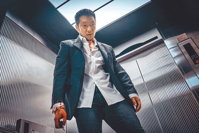 孙锡求在《犯罪都市2》饰演极度凶恶残暴的终极大反派。（车库娱乐提供）