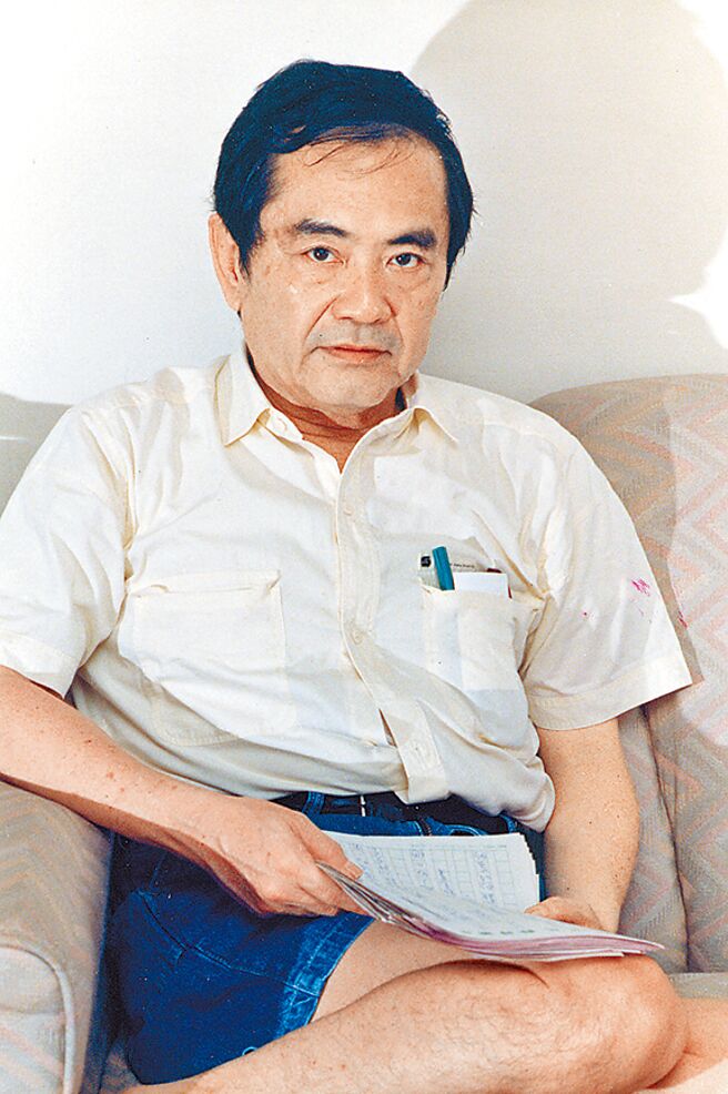 资深演员石隽前往昔日拍摄地回忆跟胡金铨（见图）的相处点滴。（华映提供）