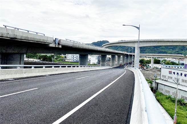 國道4號豐勢交流道東行出口匝道，將於30日上午11時開放通車。（陳世宗攝）