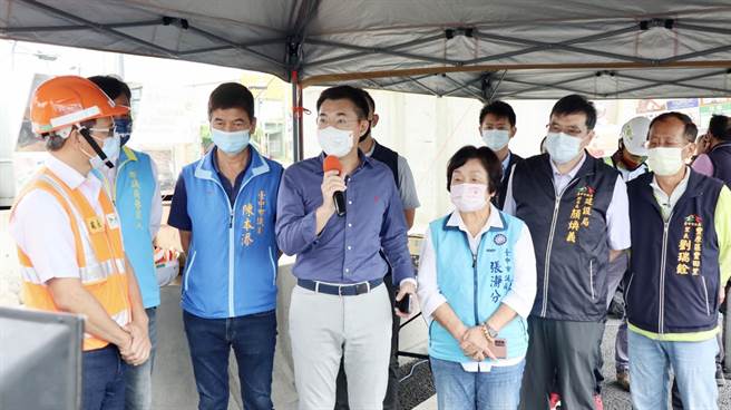 立委江啟臣28日邀請高公局等單位進行會勘，瞭解通車前的準備狀況及進度。（陳世宗攝）
