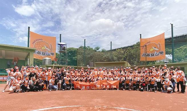 台中女子壘球「兆基穿山甲隊」陣容堅強。（兆基穿山甲提供／陳淑芬台中傳真）