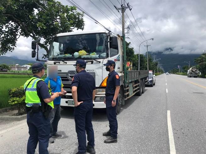 砂石大車接連釀禍，吉安警分局展開稽查。（吉安警分局提供）