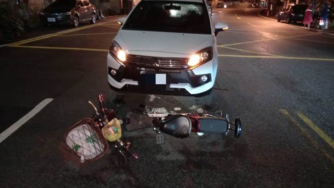 印尼女子因一场车祸被识破逃逸移工身分，移送专勤队等候遣返。（读者提供／程炳璋台南传真）